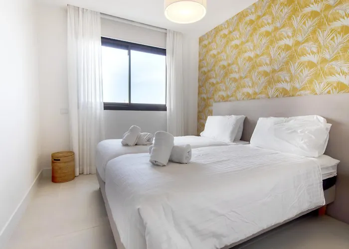 Апартаменты Mara's Higueron West - - Like A House With Private Graden *